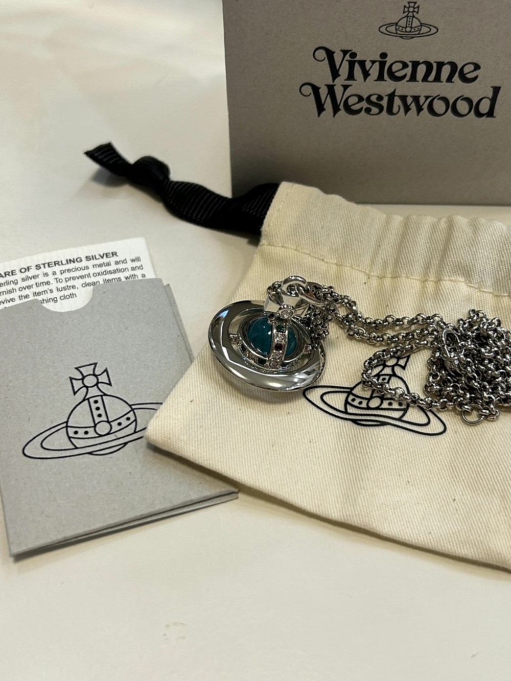 Vivienne Westwood Orb Necklace Pendant  Crystal Light Blue - Picture 3 of 3